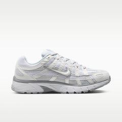 Nike P6000 – Metallic Summit White 2.5 | Lastorai